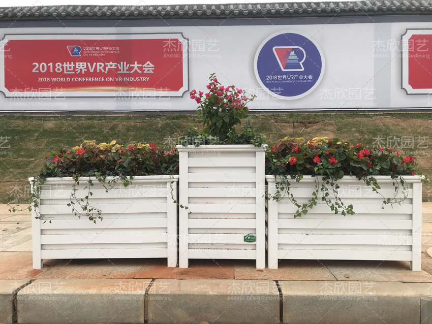 仿木花箱和木質(zhì)花箱有什么不同？
