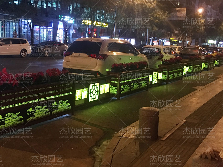 這款道路花箱，不僅美觀還能亮化