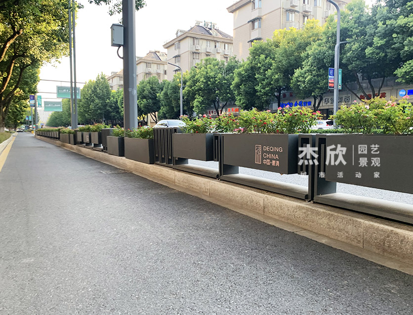 不銹鋼花箱鍍鋅板花箱鋁板花箱區(qū)別有哪些？